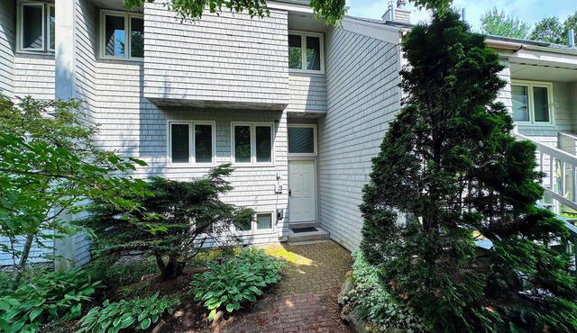 R3 Renovated Bretton Woods Slopeside townhome in the heart of the White Mountains