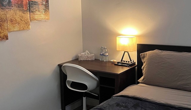 R5; 5 Star Private Room Parisan Night 6kms from Airport