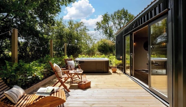 Rabbits Warren - Cotswolds Stay with Sauna and Hot Tub