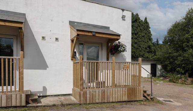 RABBITS WARREN, pet friendly, with a garden in Blakeney