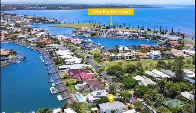 Raby Bay Scenic Canals Getaway