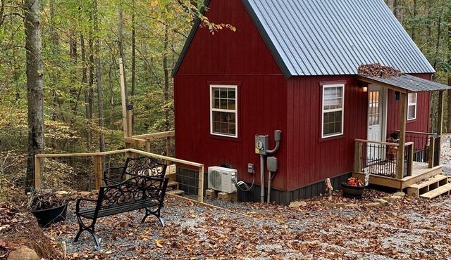 Raccoon Lodge at Coops Creek Cabins