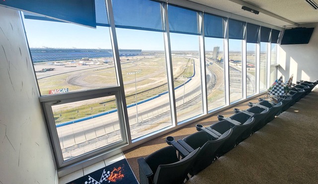 Race-Themed Luxury 7th Floor Texas Motor Speedway Condo - Right on the track!