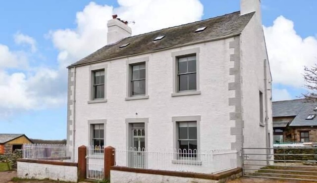 RACESIDE FARM, pet friendly, character holiday cottage in Kirksanton