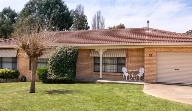 🏁 Racetrack – Charming Family Home Near Mount Panorama