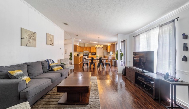 Raceway Retreat, just 12 miles from UF/downtown, relaxing country getaway!