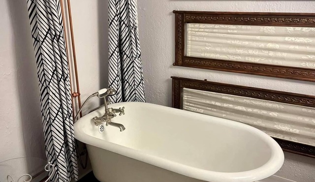 Rachel’s Katy Trail Basement Apartment