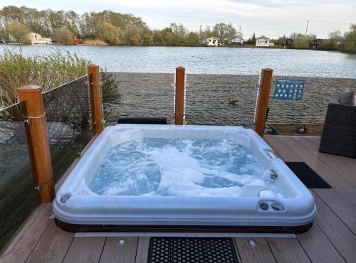 Rachels Luxury Tattershall Hot Tub & Fishing Retreat