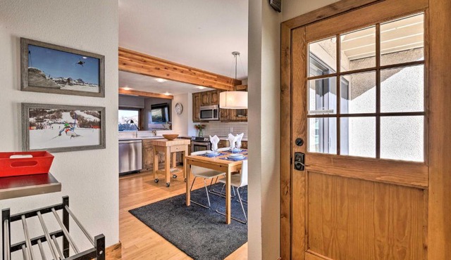 Racquet Club Condo - 2 Miles to PC Mountain!