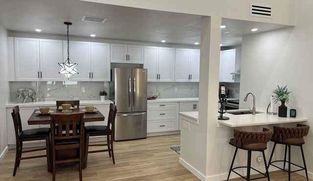 Racquet Club - Spacious Retreat in Luxury Gated Community-Tennis Prime Location!