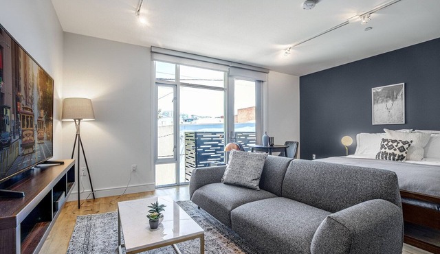 Rad South Park Studio w/Cafe on GF near Caltrain by Blueground