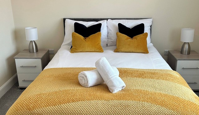 Radbourne House - Spacious 2 Bed, Home from Home