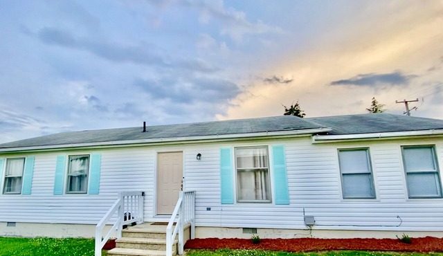Radiant 2 bedroom close to the beach!