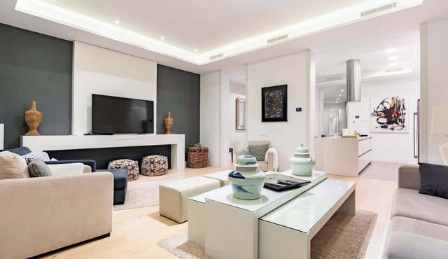 Radiant apartment in the heart of Madrid.