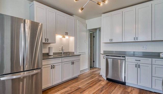 Radiant comfy retreat 3.7 mi to downtown, MKE!