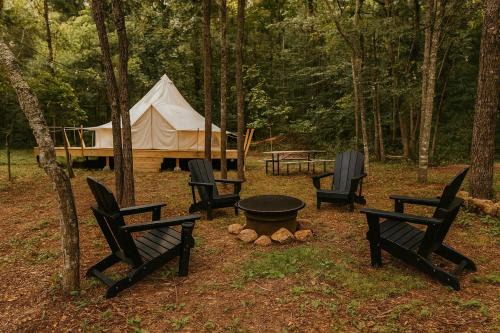 Radiant Stargazing Bell Tent Oasis Near Sinking Creek, Missouri