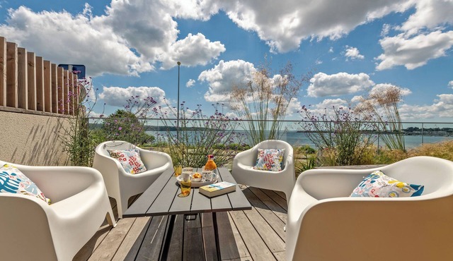 Radieuse villa - Sea view - Beach 30 meters away