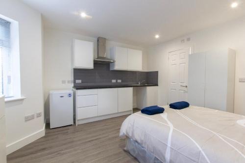 Radstock Road - Room 1b