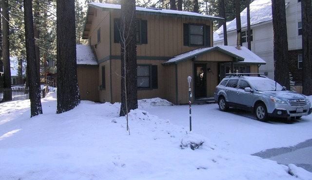Rae's Family Retreat: Cozy Tahoe Cabin, Walk to Lake, Private Master Suite