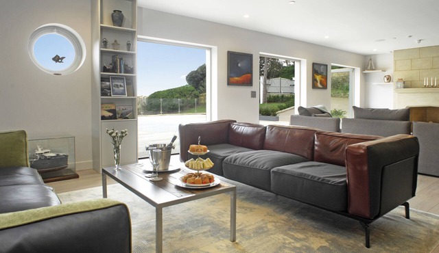 Rafters at Lulworth Cove - close to the sea- sleeps 20