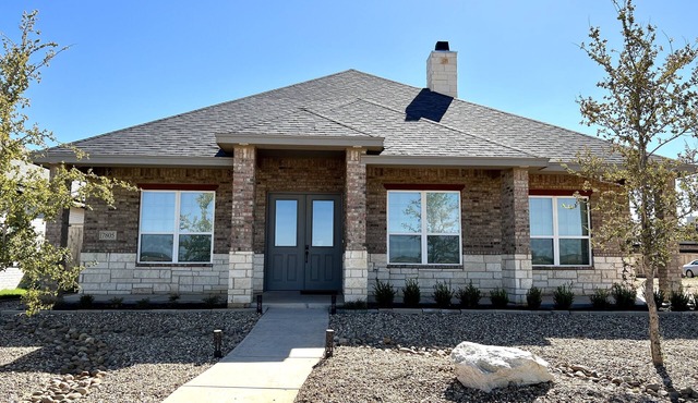 Raider Red Casa - Family-friendly neighborhood with an entertainers backyard!