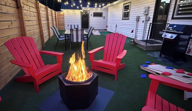 Raider Roost-Putting Green/Fire Pit/Game Room Close to NWC & Downtown!