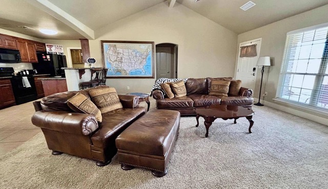 Raiderland Rest Stop - 3BR/2BA - Close to Campus