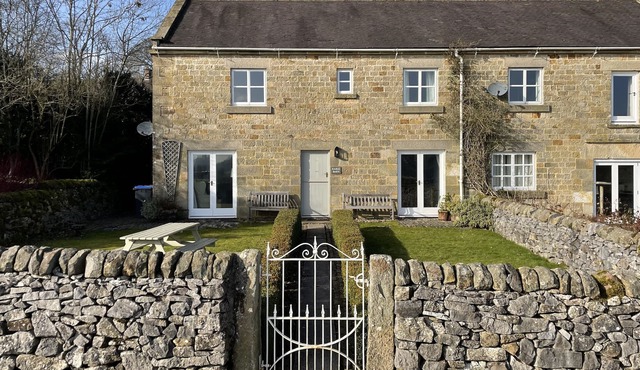 Raikes Barn, Dog Friendly cottage Sleeping 4, Set in the Beautiful Peak District, Hartington