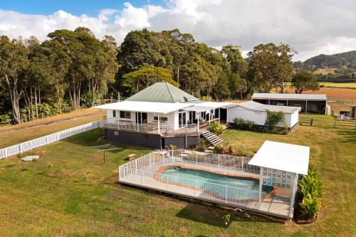 'Rail Trail Cottage'-Artisan rural Home 5 mins to pristine beach