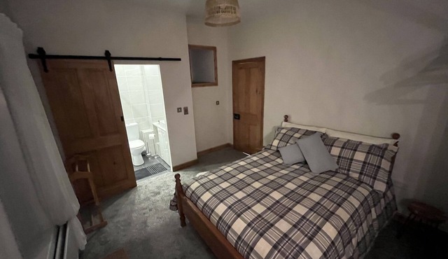 Railway Cottage Retreat:15min walk to Beach:Beautiful Coastline: Parking: Wifi