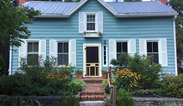 Railway Guest House in Charming Midway KY Horse Park,Bourbon Trail,Keeneland.