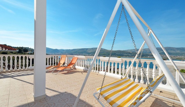 RAINBOW 1, sea view apartment for 5 persons
