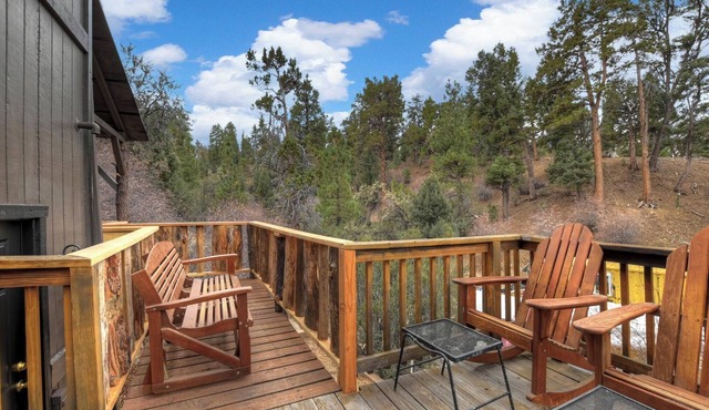 Rainbow Bear by Destination Big Bear : Secluded Dream Cabin with Peace & Tranquility in a Quiet Location! Air Conditioning!