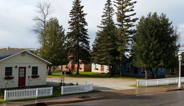 Rainbow Cabins - Beige Cabin #1
