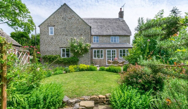 Rainbow Cottage - Four Bedroom House, Sleeps 8