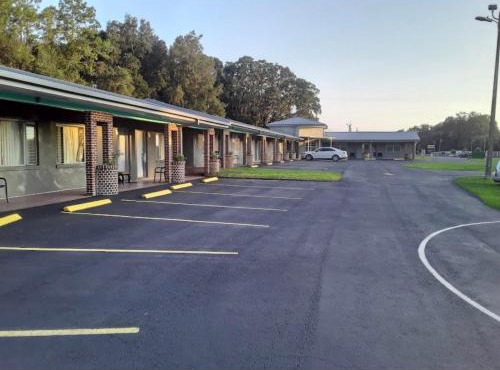 Rainbow Fountain Motel