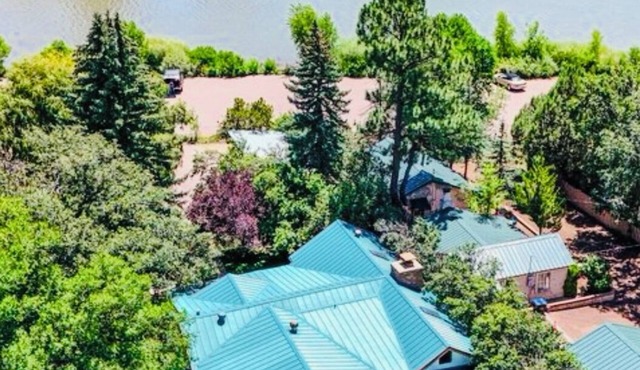 Rainbow Lake Family Cottage, Huge Bunk Room, Direct Pier Access
