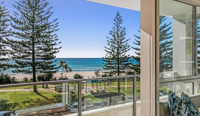 Rainbow Pacific Unit 8- Ocean views over Rainbow Bay Coolangatta with free Wi-Fi