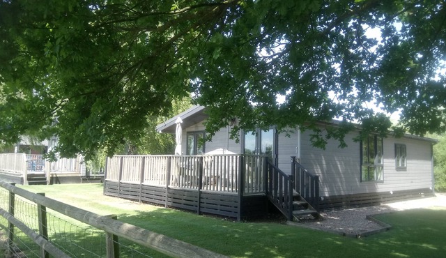 Rainbow Petty Lodge - Modern Pine lodge - Stay in the gorgeous Kent countryside