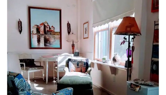 Rainbow Ridge Retreat: Mountains, Wineries & MORE