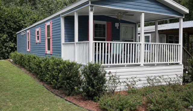 Rainbow River Bungalow M: Free River Access+Family&Pet Friendly!