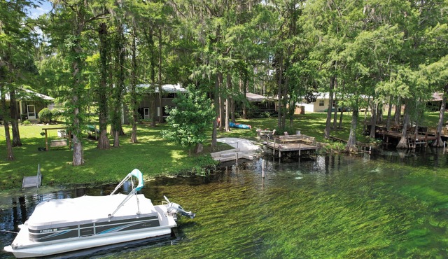 Rainbow River! Kayaks/Tubing/Sauna Sleeps 12 nTriple R Retreat Rest-Relax-Repeat