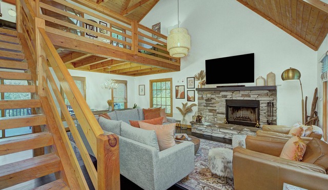 Rainbow's End Mountain Lake House