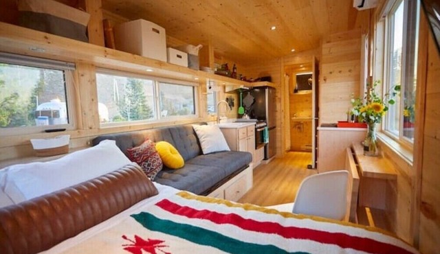 Rainbow TinyHome W View & Hot Tub near Hot Springs