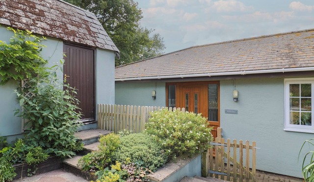 RAINBOW VIEW, pet friendly, character holiday cottage in Churchinford