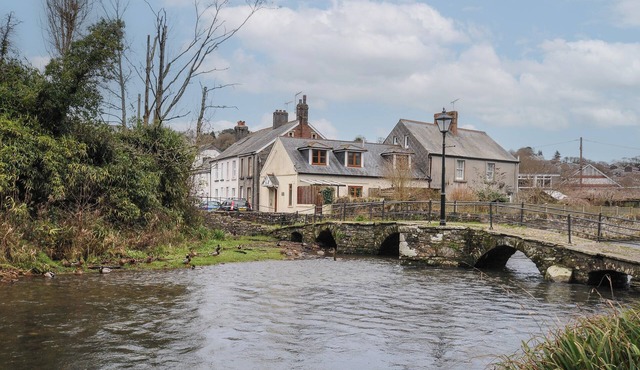 RAINBOWS END, with a garden in Launceston