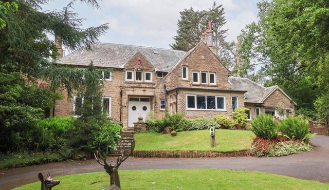 RAINCLIFFE MANOR, family friendly, with a garden in Scarborough