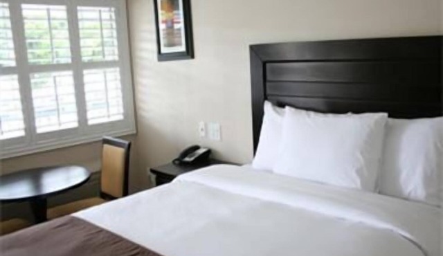 Raincross Hotel
