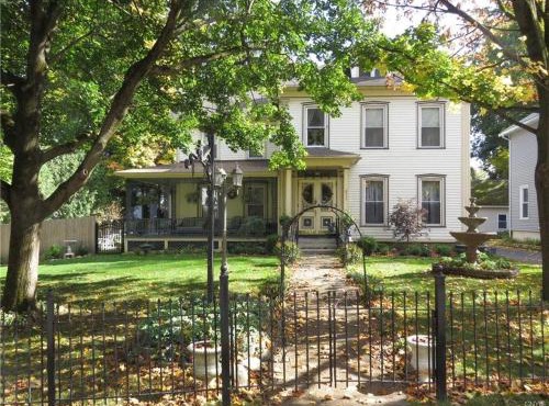 Raindrops On Roses Bed & Breakfast