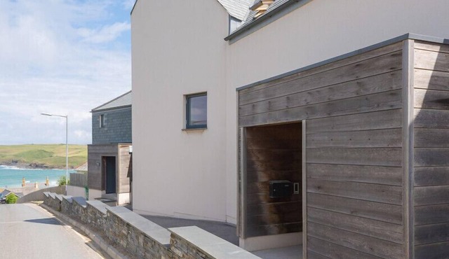 RAINER ROCKS, pet friendly, with a garden in Polzeath